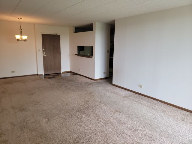 75 Kristin Circle 401, Schaumburg, IL 60195