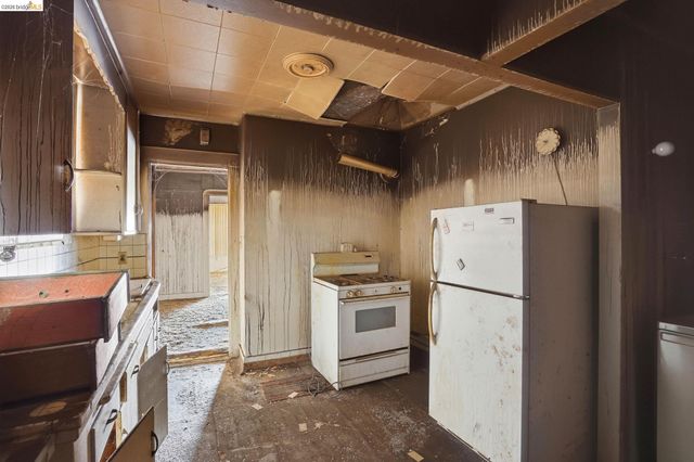 1610 52nd Ave, Oakland, CA 94601