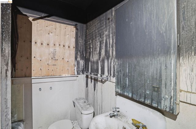 1610 52nd Ave, Oakland, CA 94601