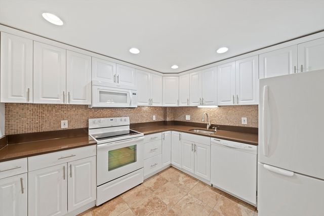 500 Salem St 307, Medford, MA 02155