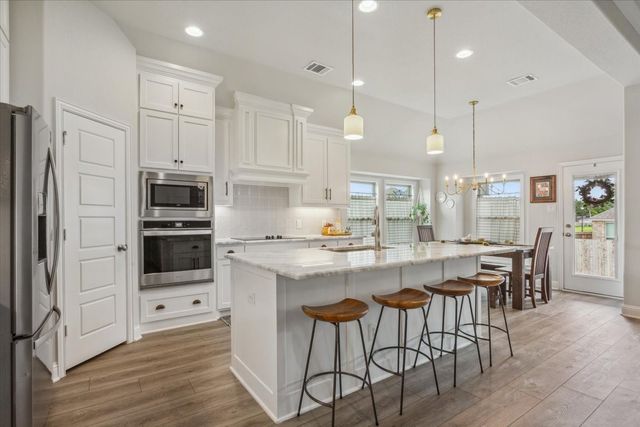 1046 Kreece Drive, Hewitt, TX 76643