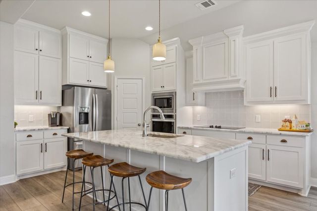 1046 Kreece Drive, Hewitt, TX 76643