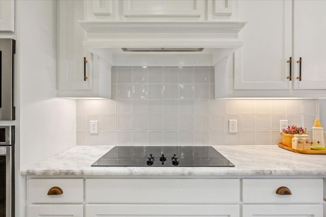 1046 Kreece Drive, Hewitt, TX 76643