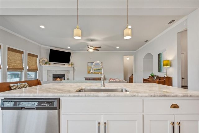 1046 Kreece Drive, Hewitt, TX 76643