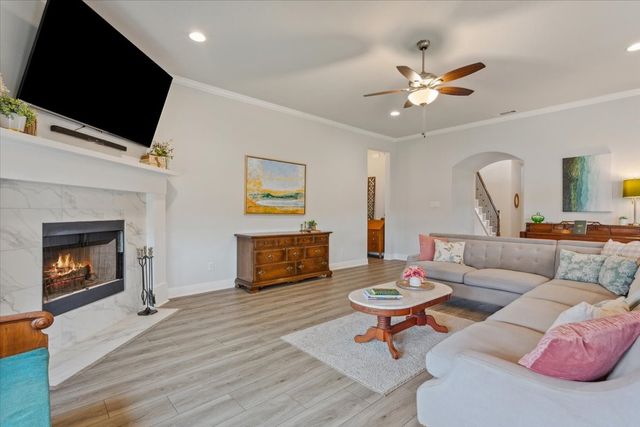 1046 Kreece Drive, Hewitt, TX 76643
