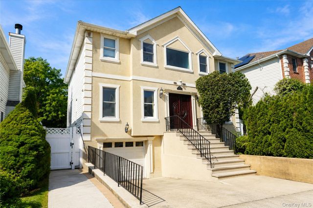 22 Putters Court, Staten Island, NY 10301
