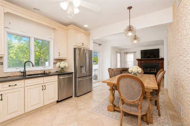 22 Putters Court, Staten Island, NY 10301