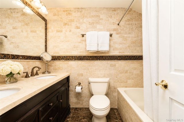22 Putters Court, Staten Island, NY 10301