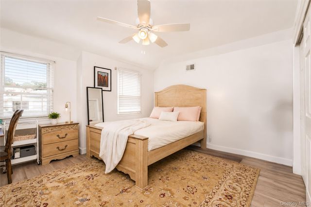 22 Putters Court, Staten Island, NY 10301