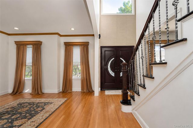 22 Putters Court, Staten Island, NY 10301