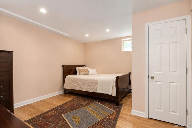 22 Putters Court, Staten Island, NY 10301