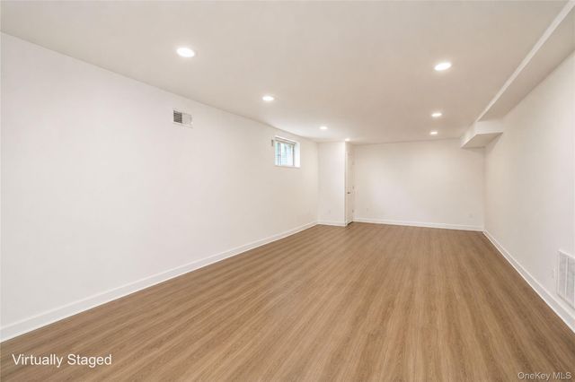 22 Putters Court, Staten Island, NY 10301