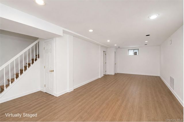 22 Putters Court, Staten Island, NY 10301