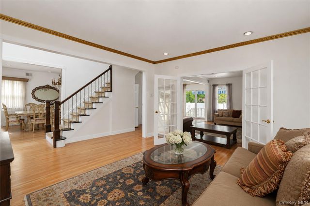 22 Putters Court, Staten Island, NY 10301