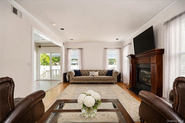 22 Putters Court, Staten Island, NY 10301