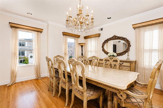 22 Putters Court, Staten Island, NY 10301