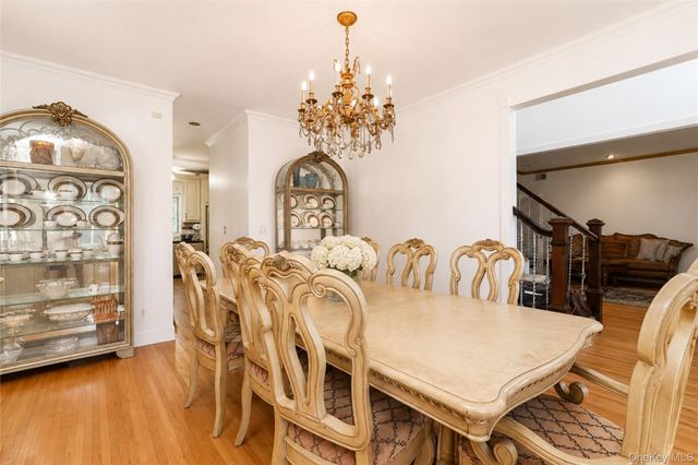 22 Putters Court, Staten Island, NY 10301