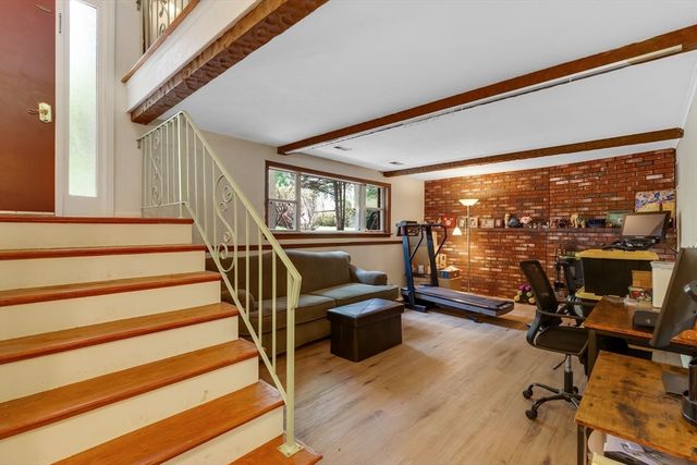 15 Conestoga Rd, Lexington, MA 02421