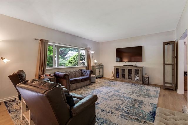 15 Conestoga Rd, Lexington, MA 02421