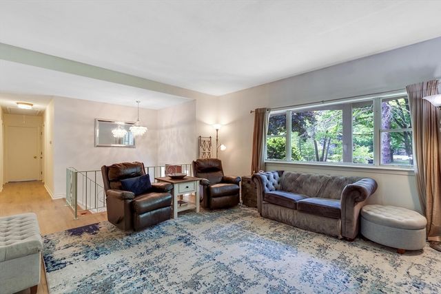 15 Conestoga Rd, Lexington, MA 02421