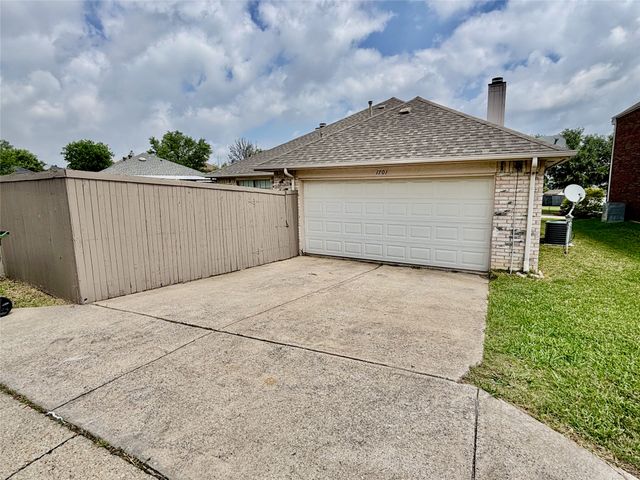 1701 Hillside Drive, Balch Springs, TX 75180