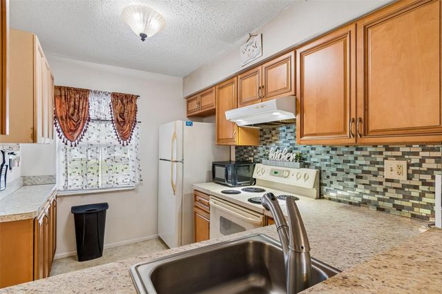 11110 CARRIAGE HILL DRIVE 5, Port Richey, FL 34668