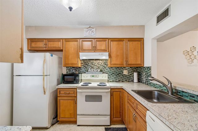 11110 CARRIAGE HILL DRIVE 5, Port Richey, FL 34668