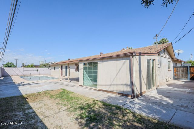 6311 W MEDLOCK Drive, Glendale, AZ 85301