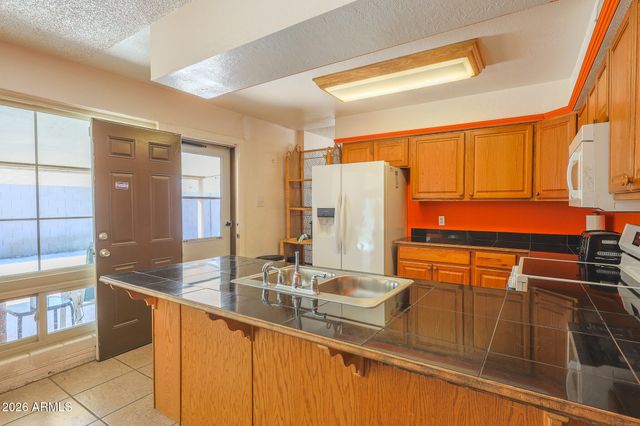 6311 W MEDLOCK Drive, Glendale, AZ 85301