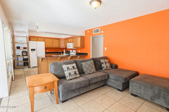 6311 W MEDLOCK Drive, Glendale, AZ 85301