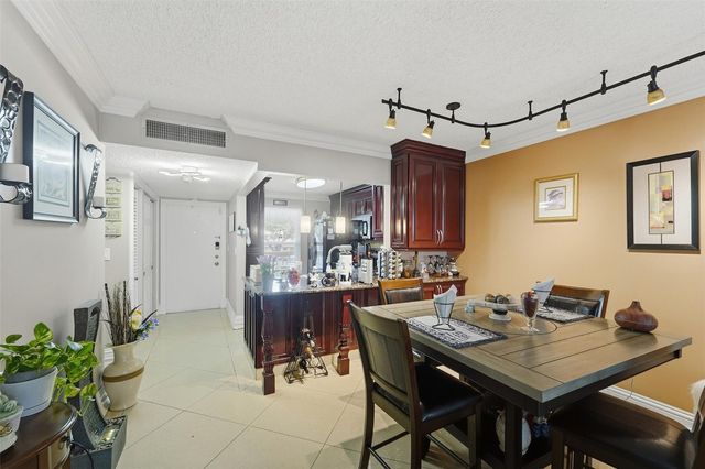 5750 NW 64th Avenue 211, Tamarac, FL 33319