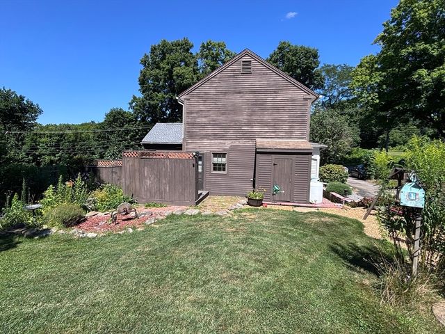 33 Coldbrook Road, Oakham, MA 01068