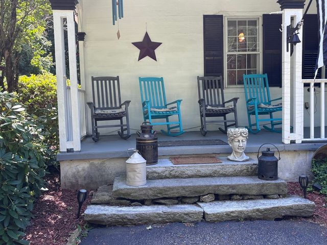 33 Coldbrook Road, Oakham, MA 01068