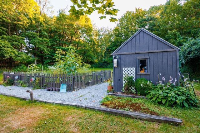 33 Coldbrook Road, Oakham, MA 01068