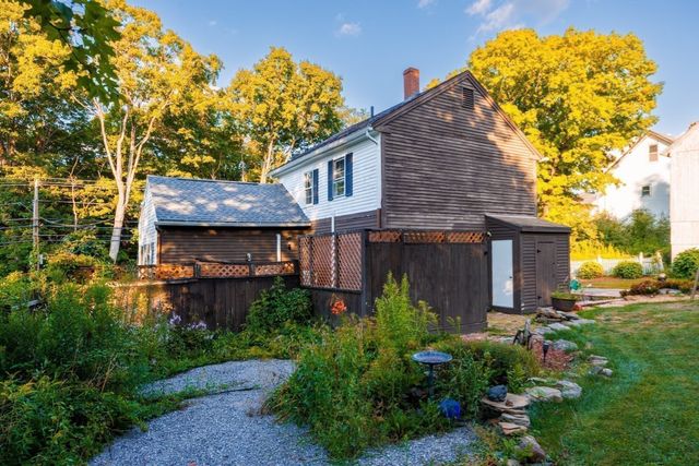 33 Coldbrook Road, Oakham, MA 01068