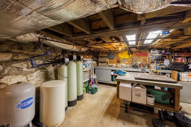 33 Coldbrook Road, Oakham, MA 01068