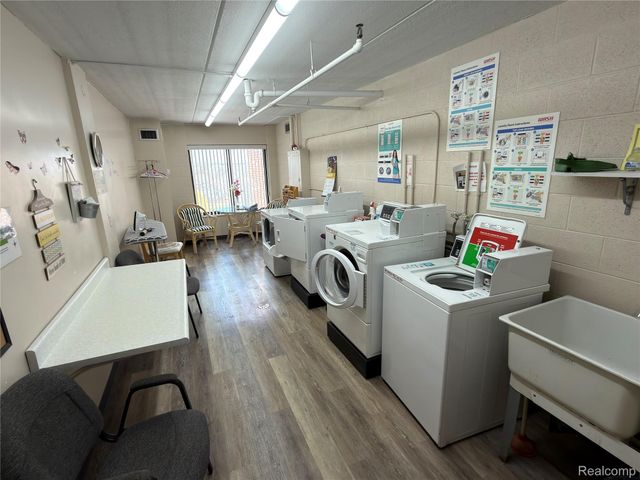 21800 Morley Ave 906, Dearborn, MI 48124