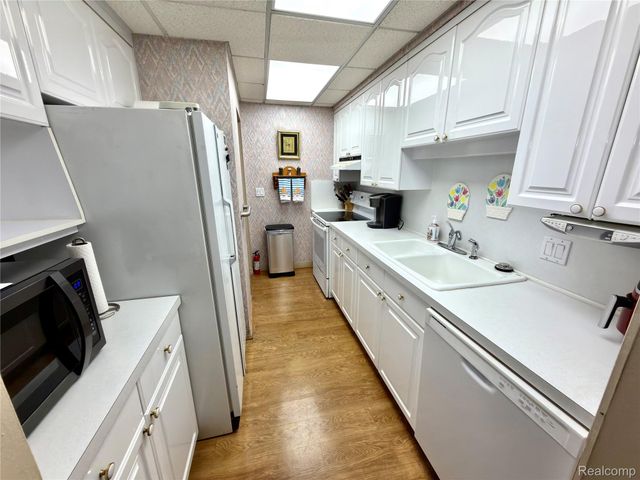 21800 Morley Ave 906, Dearborn, MI 48124