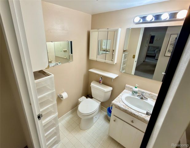21800 Morley Ave 906, Dearborn, MI 48124