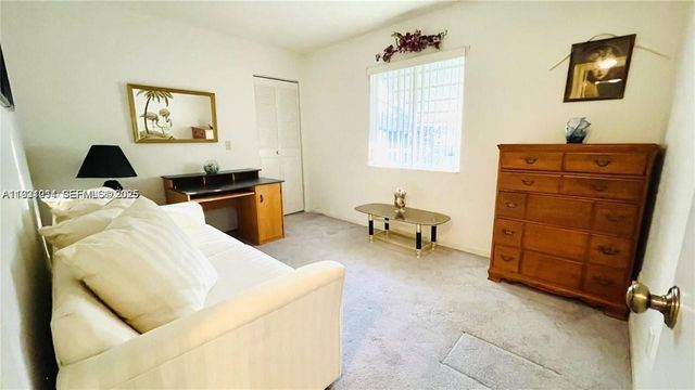 224 Pine Hov Cir D-2, Green Acres, FL 33463