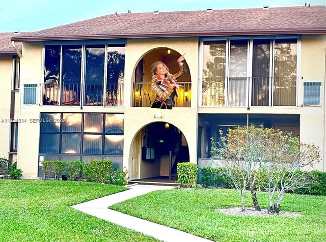 224 Pine Hov Cir D-2, Green Acres, FL 33463