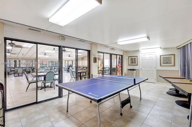 224 Pine Hov Cir D-2, Green Acres, FL 33463