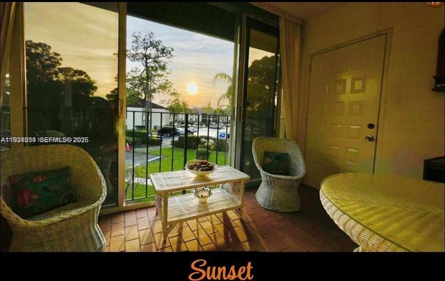 224 Pine Hov Cir D-2, Green Acres, FL 33463