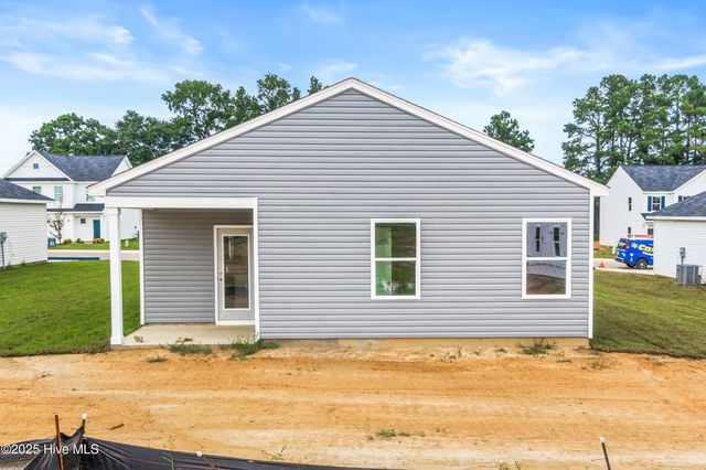 628 S Squires Run Lane, Richlands, NC 28574