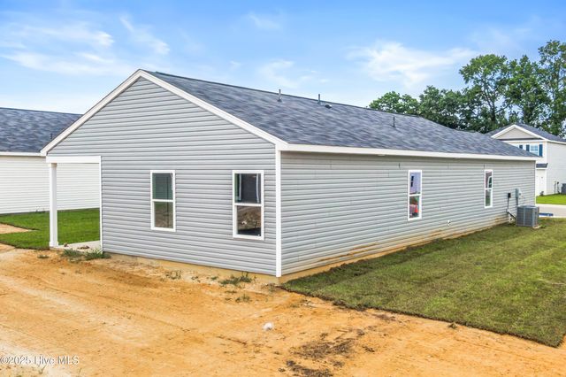 628 S Squires Run Lane, Richlands, NC 28574