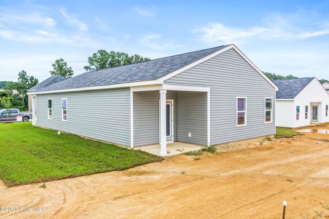 628 S Squires Run Lane, Richlands, NC 28574