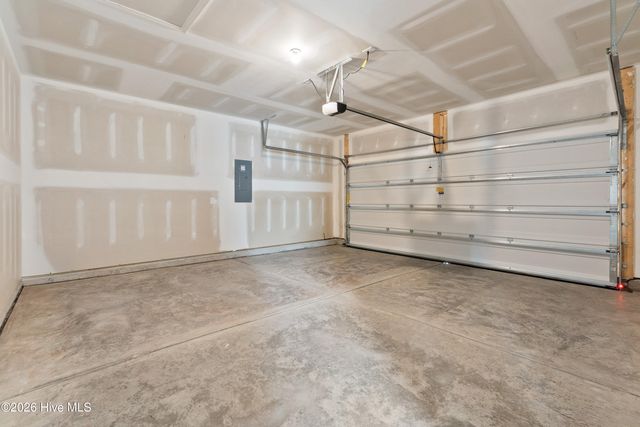 628 S Squires Run Lane, Richlands, NC 28574