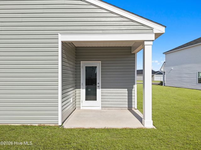 628 S Squires Run Lane, Richlands, NC 28574