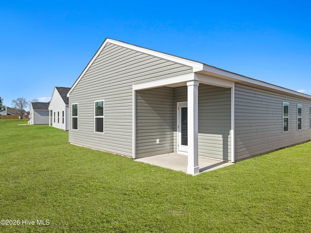 628 S Squires Run Lane, Richlands, NC 28574