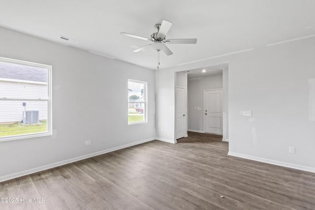 628 S Squires Run Lane, Richlands, NC 28574